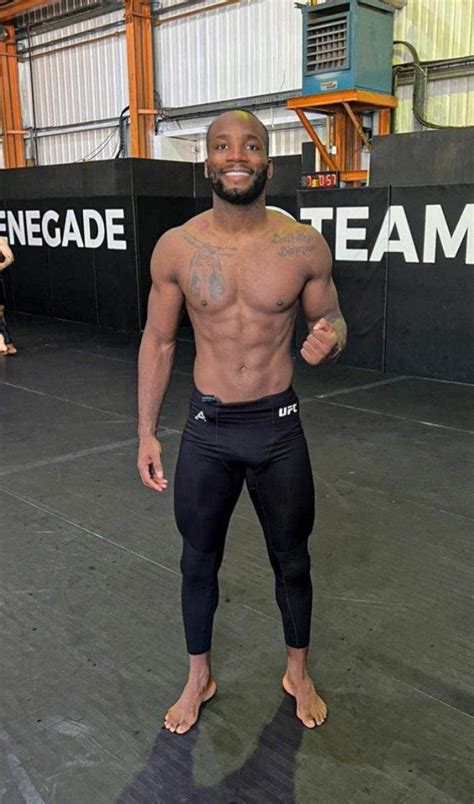 Leon edwards physique - Leon Edwards defied the odds once again Saturday when he overcame a crucial point deduction to defeat Kamaru Usman for the second time in three head-to-head matchups.. In the UFC 286 main event, Edwards (21-3 MMA, 13-2 UFC) defeated Usman (20-3 MMA, 15-2 UFC) via majority decision (48-46, 48-46, 47-47) to retain the …